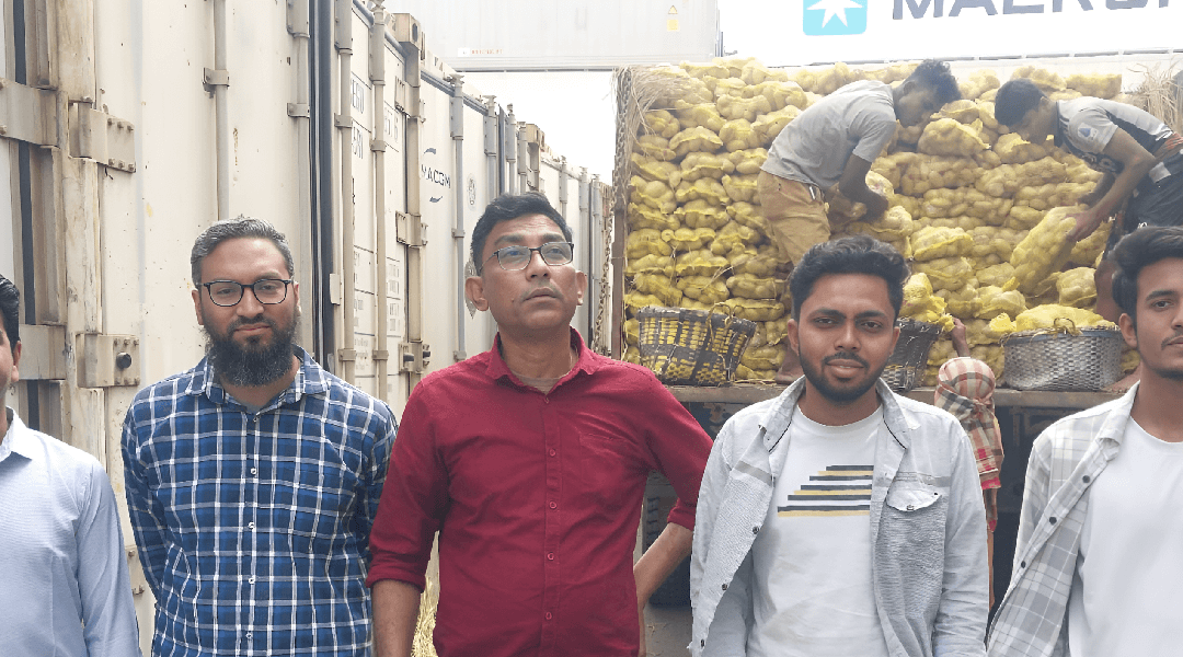 ইমপোর্ট-এক্সপোর্ট প্রক্রিয়ায় কারা জড়িত থাকে এবং তাদের কাজ কী?